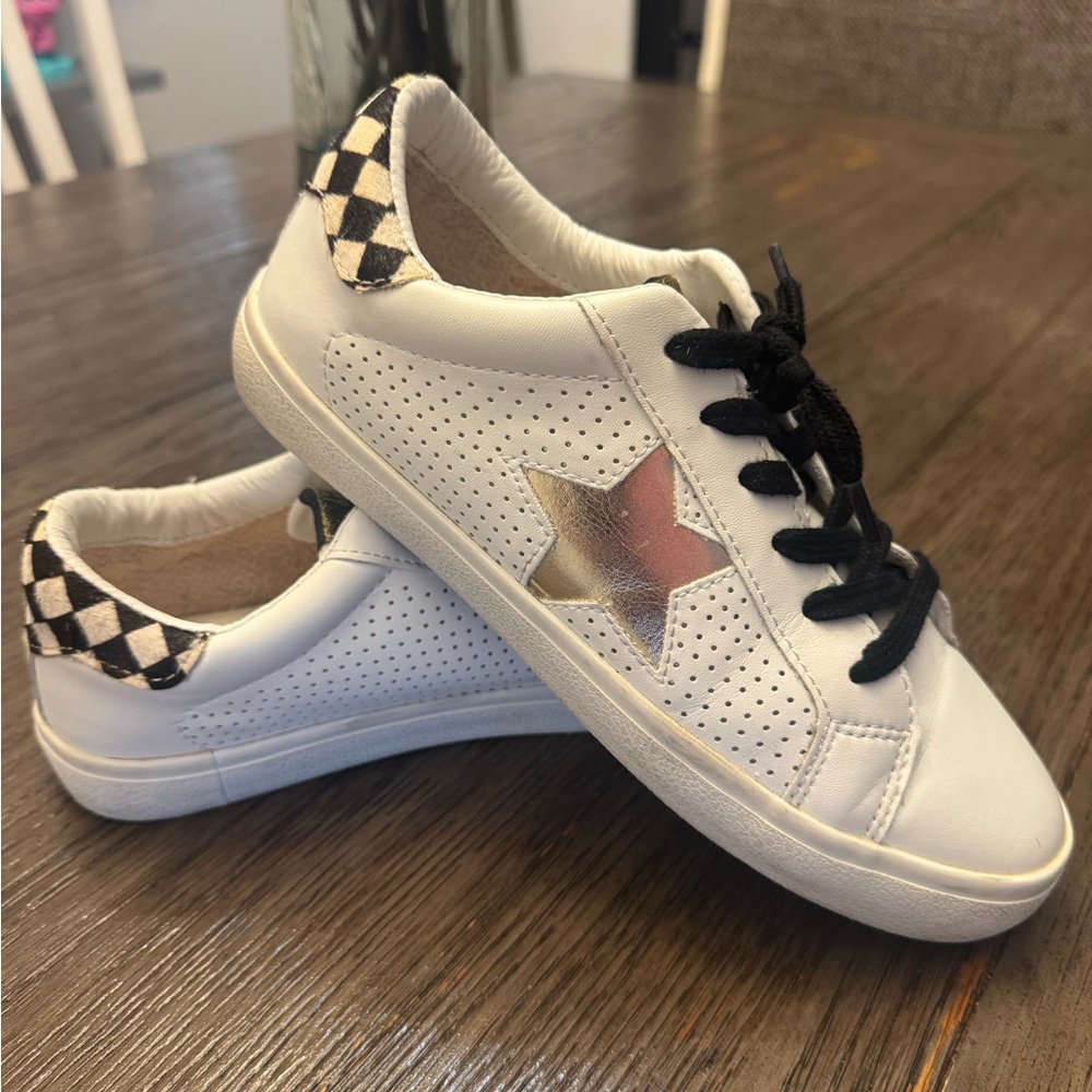Vintage Havana White Sneakers with Metallic Star and Checkered Heel